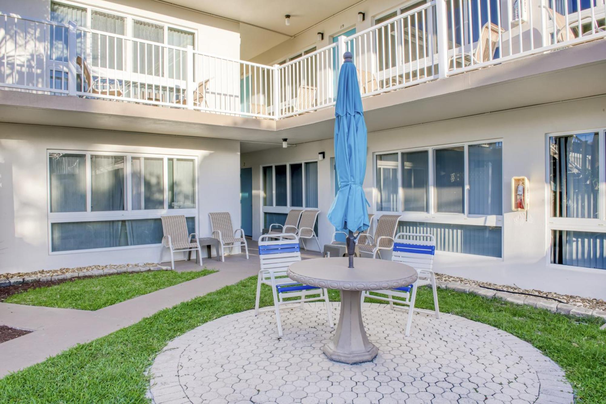 Floranada Condos ポンパノビーチ エクステリア 写真
